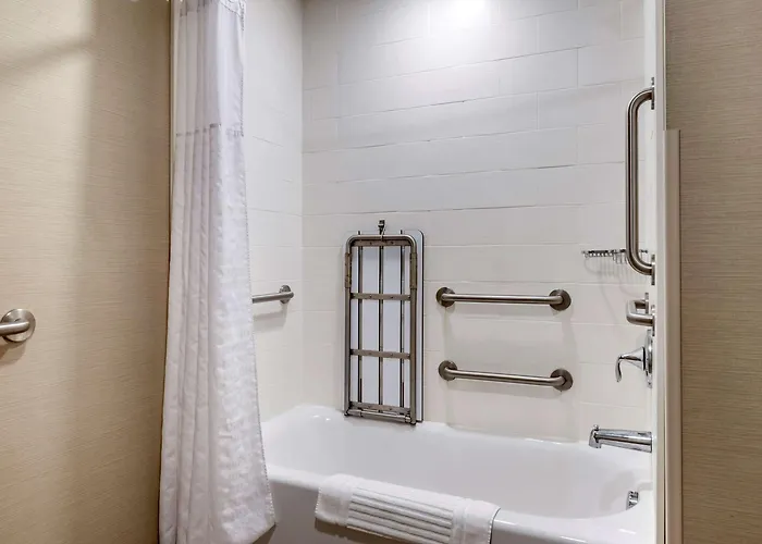 Hotel Comfort Airport 4*